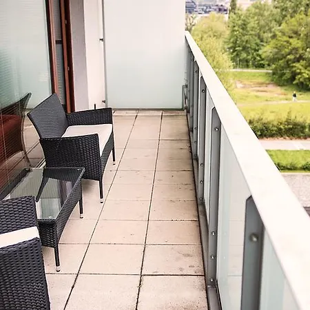 Chic Novel Flat With Terrace דירה פראג